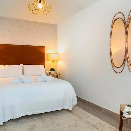 Genteel Plaza De Flores Apartment *